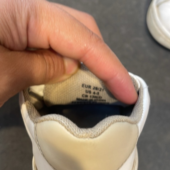 H & M Velcro sneakers size 4-5 - Picture 4 of 6